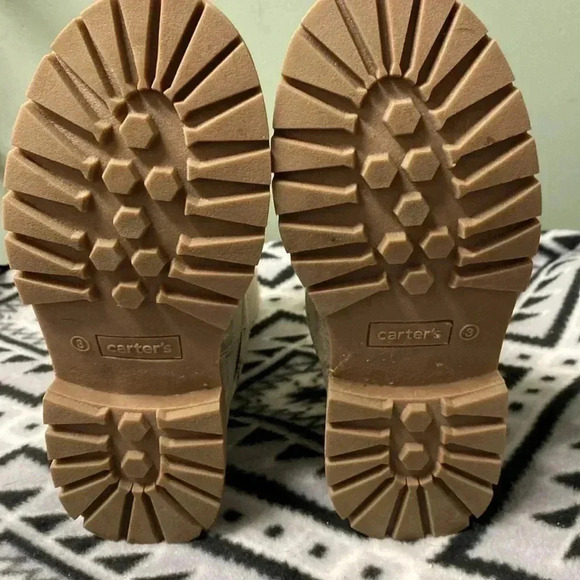 Carter’s Silver Foil Design Faux Fur Winter Boots Size 3 - Picture 7 of 8